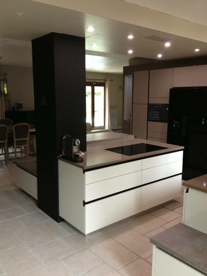ArthurBonnetTls's tweet photo. Le projet du jour #cuisine #kitchen #silestone #unsui #ilot #laque #renovation #toulouse #smeg #samsung @Arthur_Bonnet @Silestone https://t.co/nZRXv7gIvX