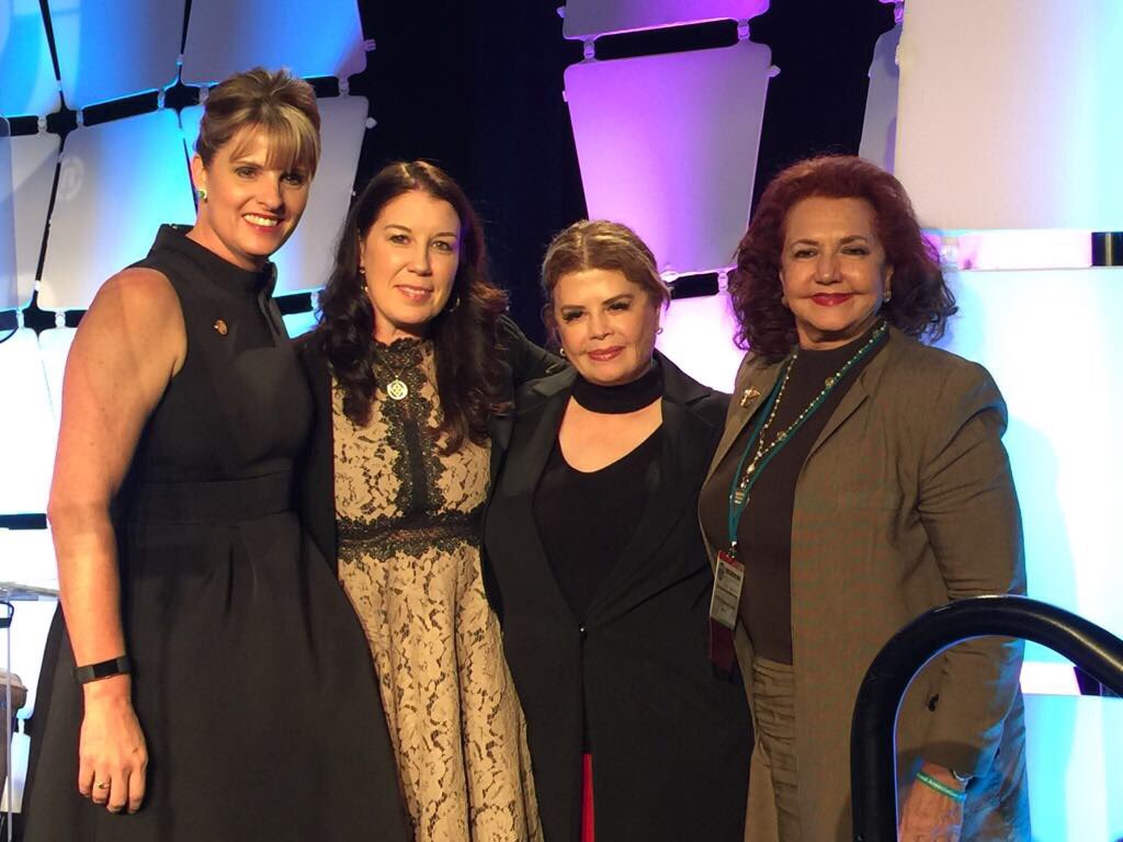anamasa5's tweet photo. Firma de convenio con NAWBO empresarias de USA Congreso Nacional Minneapolis. Su gobierno invitó y trajo a empresarias de 50 países. @SE_mx https://t.co/WolWZjjMba