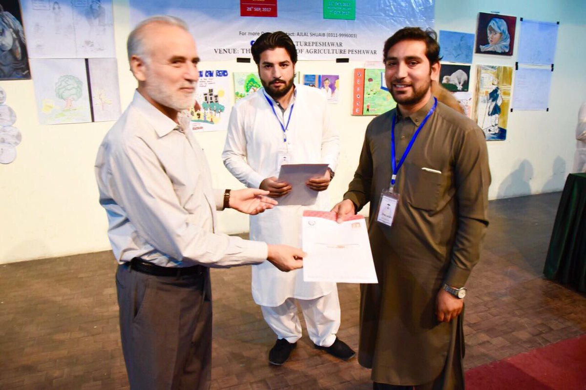 ImmadSays's tweet photo. Receving Certificate From Vice Chancelor.  
#UniversityOfAgriculture. https://t.co/PhHG5uCOux
