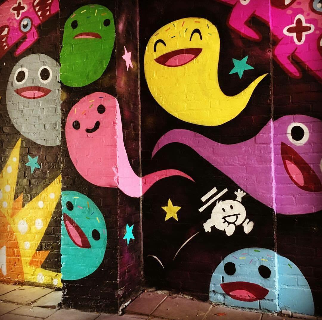 Part by #Doodkonijn of the super funky space tunnel in Crooswijk for Hijs Live presents <a href="/RewritersRdam/">RewritersRotterdam</a> Crooswijk.