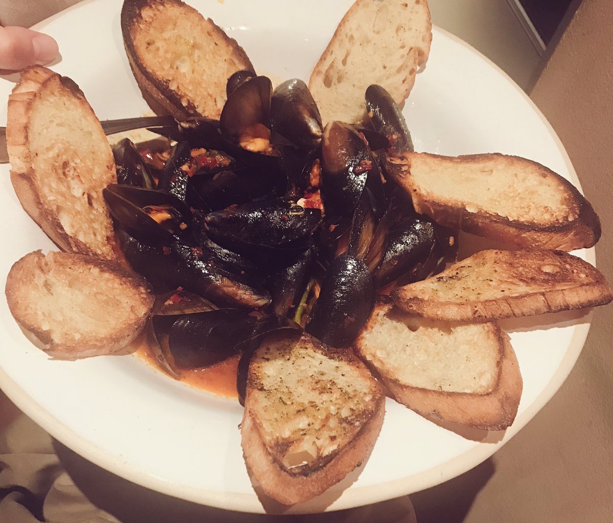 gbchefs's tweet photo. Another incredible dish is served - mussels impepata with n’duja and herbs 😍 @radici_n1 @ACF_UK #wildtable2017 https://t.co/WyUOUGCLbh