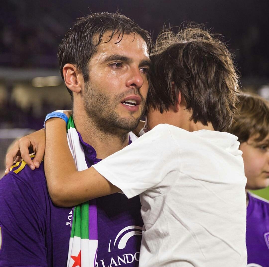 ChiamarsiBomber's tweet photo. La commozione di #Kakà  all'ultima partita casalinga con l'Orlando City. https://t.co/iuiiAafYa8