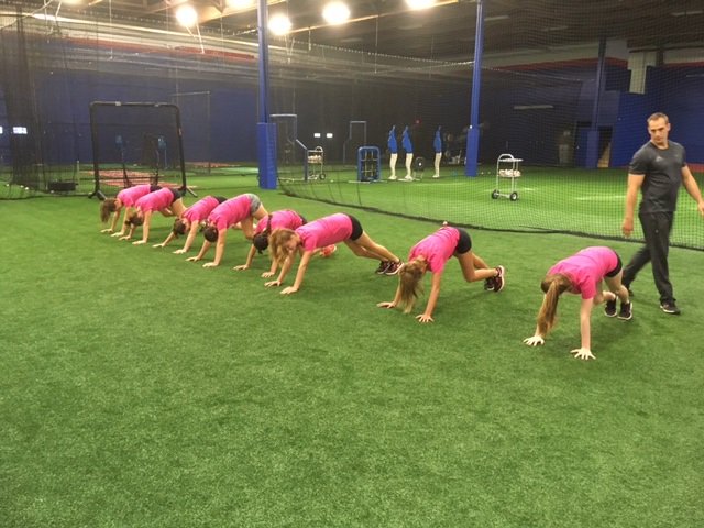 HamiltonSmashVC's tweet photo. The 14U Teal team working out with Reid Hall. #Smashletes #NoPainNoGain #hamiltonsmashvc #ILoveVolleyball https://t.co/SnwY4wYzEi