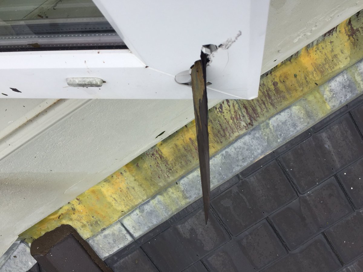 CorkHarbourWX's tweet photo. @MetEireann ...and the Roches Point gust (with a bunch of it’s almost as strong pals) hit Cobh and my house with 156kph debris. An “interesting” day... https://t.co/LSon4q8FfQ