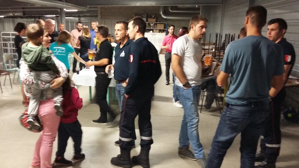 Remise de chèque à l'association de lutte contre la mucoviscidose de la Châtaigneraie. ...Merci à l'amicale des SP de Fontenay. ..<a href="/SDIS85/">Sapeurs-pompiers de la Vendée</a>