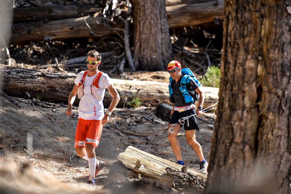 francoisdhaene's tweet photo. Apres un pause de presque 3 heures, françois vient de repartir pour les 105 derniers kilometres.
Il a pu dormir et s alimenter affinée repartir assez 'frais'
photo : DROZ PHOTO pour #salomonrunning
#johnmuirtrailadventure2017
#timetoplay
#runovermountains https://t.co/lf6TPuUAIF