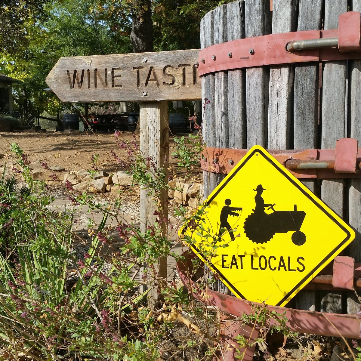 hollyshill's tweet photo. #eatlocaldrinklocalshoplocal #eldoradowines https://t.co/r2kxxV30gw