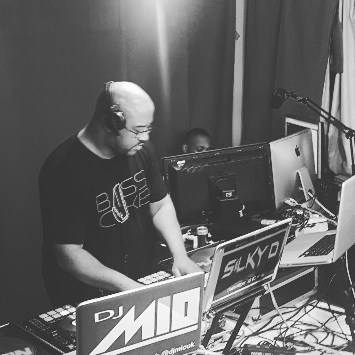 BasscakeDJs's tweet photo. Basscake Live7pm - 9pm 》 https://t.co/oAHbk4wWxR
#nottinghamdjs #teamwork #dj #djing #djingismylife #djlife #djlifestyle #basscake #ukdjs https://t.co/9VhssGXNaG