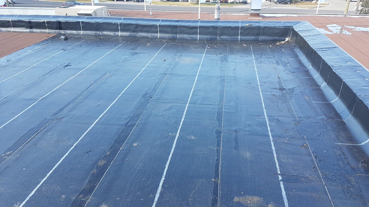 RoofcanToronto's tweet image. Base sheet completed now onto cap to finish off in this 2 ply mod bit system...best roof.  #roofcan #modbit #flatroofingtoronto
