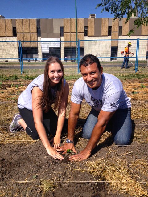 KathrynSpe's tweet photo. Responsible for >40% of the worlds total crop yield, fertilizers feed plants, helping to feed animals &amp; people #PotashCorp #TFIFertilizerDay https://t.co/FuulNES6X5