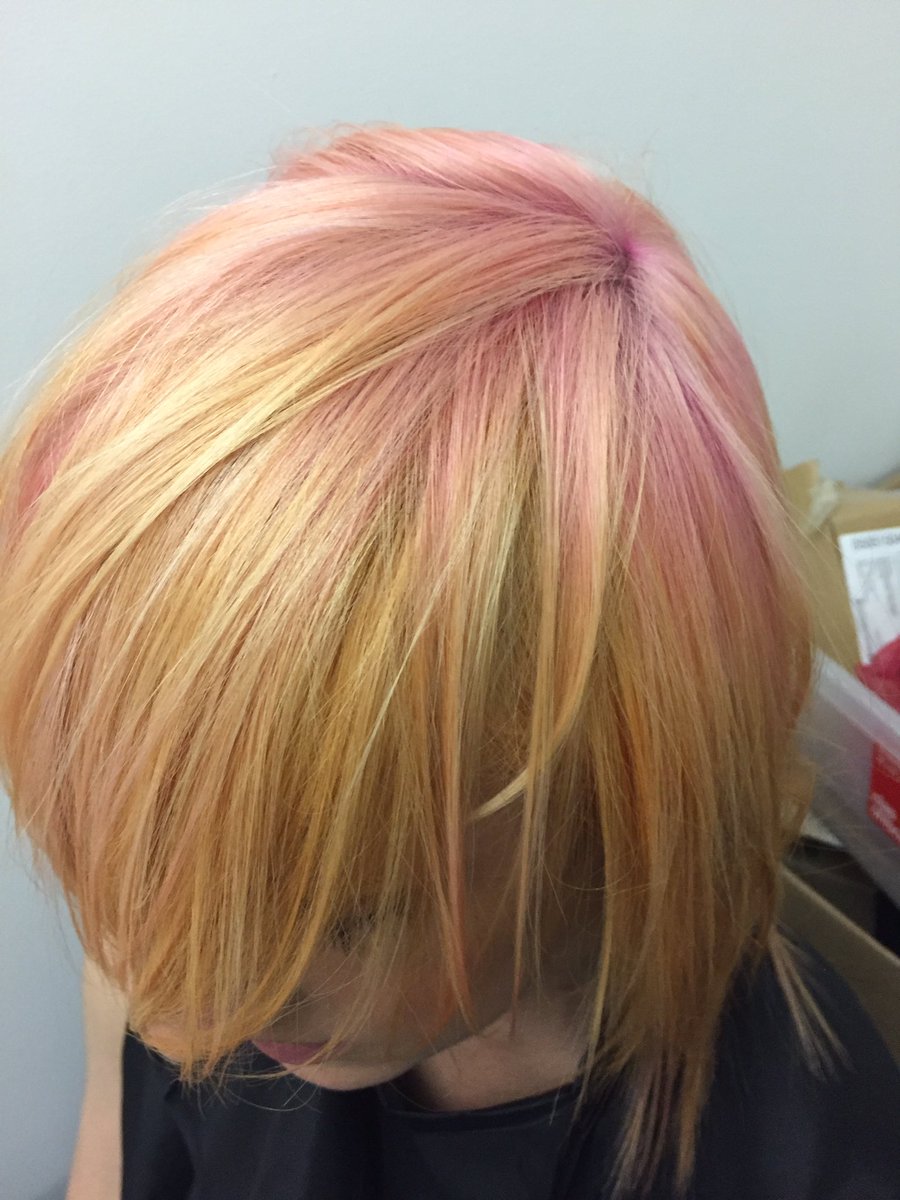 harveylukehair's tweet photo. #colourproject17 had so much fun on the stage today. Thank you @fellowshiphair https://t.co/7kEk8MQDGi