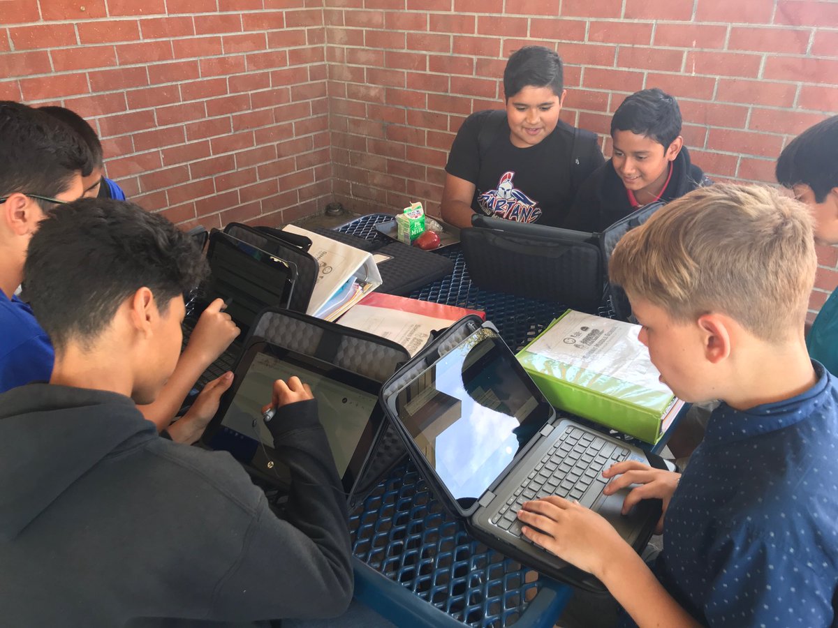 SimonsPUSD's tweet photo. First day of 1:1 Promise Schools role out. 8th graders at lunch! #proudtobePUSD #digitalsimons https://t.co/gaIFUIvAAI