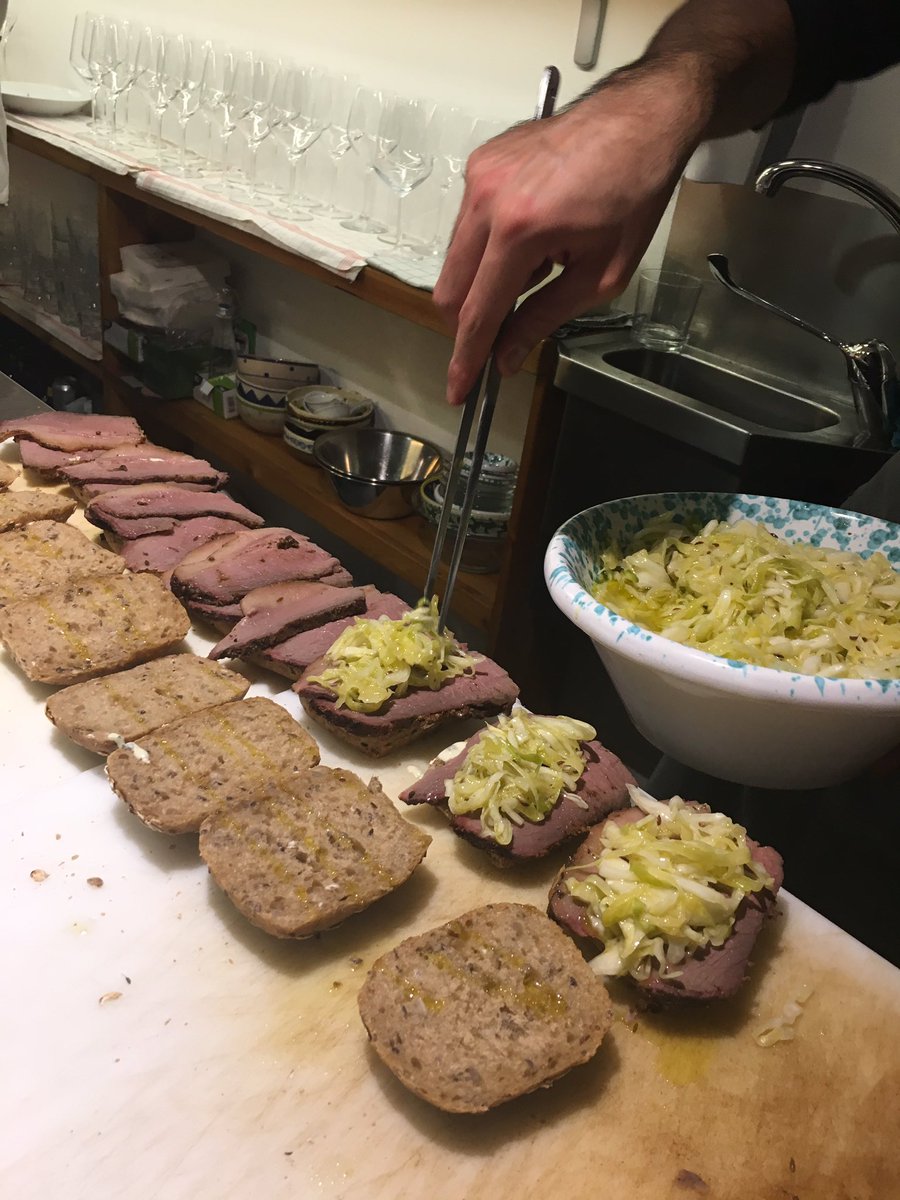 Il Panino de @ilpostodiste Base salsa tartara con Pastrami Black anguss cavoli cappucci marinati.. #ClaiGourmet #100carneitaliana #ifoodit
