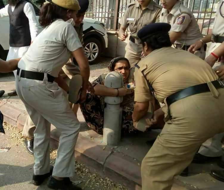 DLifeOf_Farhad's tweet photo. #Gumsuda Kejriwal
#ab neta ban gya Kejriwal
#koi jaga do Kejriwal ko
#tumhare din bhi jald aayenge
#NajeebAhmed
#saveindia
@ArvindKejriwal https://t.co/hx0qgwpTsX