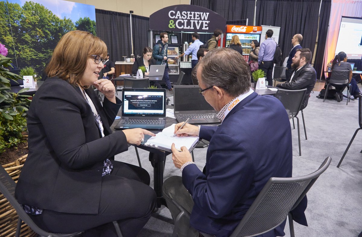 dx3showcase's tweet photo. At #Dx32017 attendees were able to schedule 1-on-1 meetings on @10kcoffees & meet face-to-face in the Dx3 #networking cafe by @Mediative! https://t.co/vODGZ6FpAz