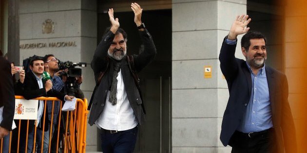ramontremosa's tweet photo. #BreakingNews!

Catalan leaders @jordisanchezp @jcuixart sent to prison without bail on charges of sedition by Spanish Court! https://t.co/vwiYEiYNxH
