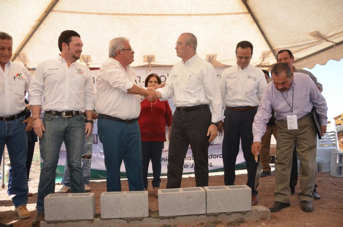 ssaludsonora's tweet photo. En #BenitoJuárez inicia la construcción del Centro de Salud, el Secretario @gilbertoungson coloca la primera piedra. @claudiapavlovic https://t.co/bPj1t3CxOG