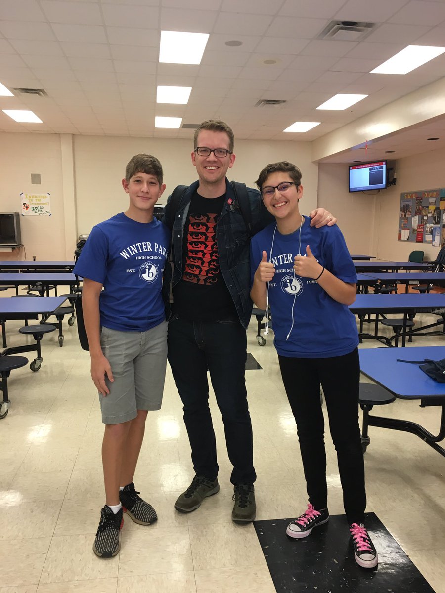 CPLocps's tweet photo. How many @WPHS_OCPS wildcats are in this picture?! Three!! @hankgreen is an #OCPSGraduate 🐢 thanks for taking the time to chat 😊 https://t.co/e05UxmeMNb