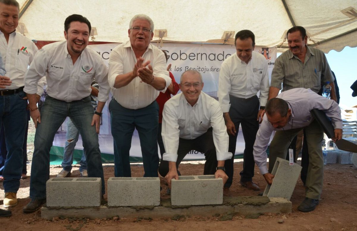 ssaludsonora's tweet photo. En #BenitoJuárez inicia la construcción del Centro de Salud, el Secretario @gilbertoungson coloca la primera piedra. @claudiapavlovic https://t.co/bPj1t3CxOG