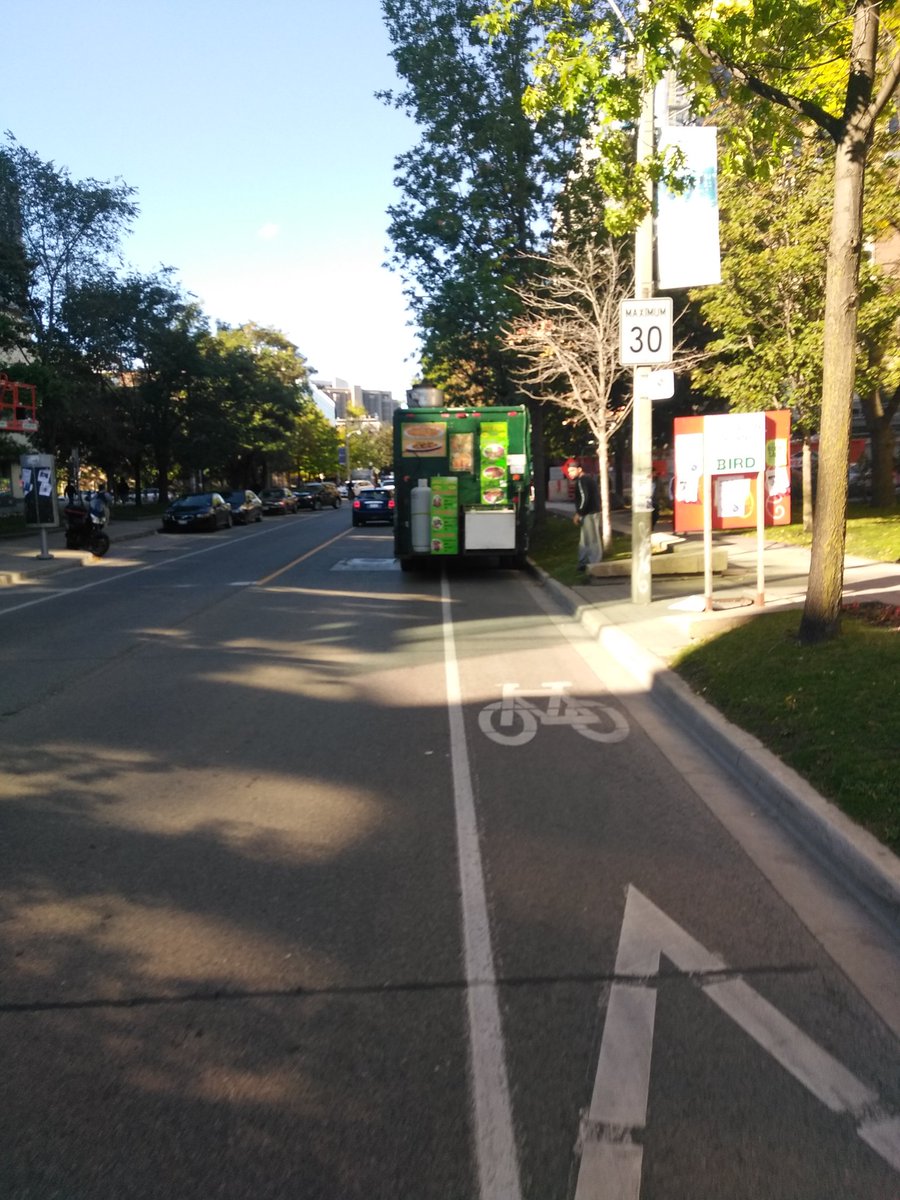 theBicyKyle's tweet image. Parking your Shawarmamobile in a #BikeTO lane is just ... Fal-awful.