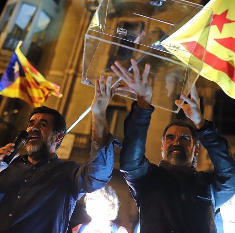 jordiborras's tweet photo. Ens han declarat la guerra. Allibereu-los, ARA! #LlibertatCuixartSanchez https://t.co/TWfmKjNcIU