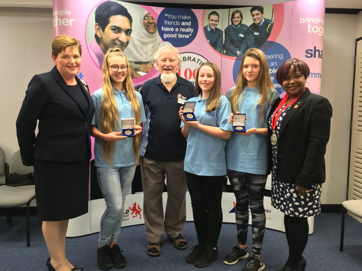 MayorofEnfield's tweet image. 100 hours volunteering awards
Deputy Mayor of Enfield was pleased meeting young &amp;amp; old stars in our community @EnfieldCouncil @LouiseAzavedo