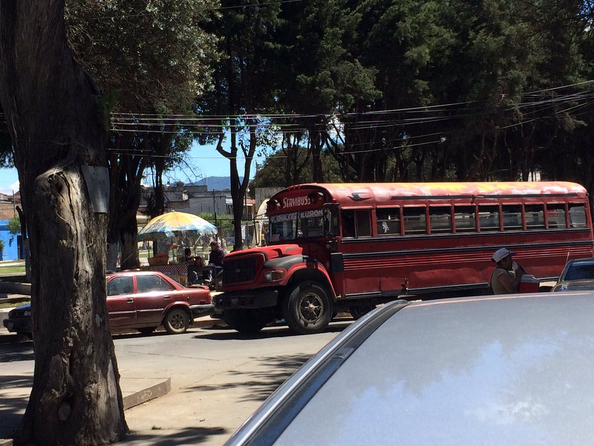stereo100xela's tweet photo. Bus de transportes #Servibus regresa a las labores luego de suspender servicio por amenazas de extorsión @ErickColop https://t.co/bSKLfl7UpR