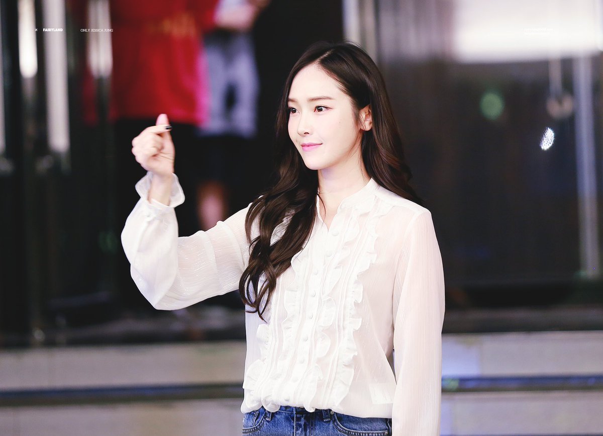 #제시카 171015 Jessica in star hall ♡ jungsooyeon.net.convey.pro/l/5BN2myR ♡ by #FairyLand0418 via <a href="/c0nvey/">Convey</a>