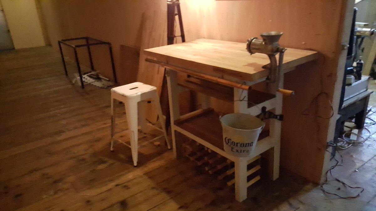 redrerd's tweet photo. @EcoCreateHour @fabricvase @ZebraMingo @Theuniquegiftco @No1AlchemyHouse @IsWasCottage @infochriscarrol @RemadeInLDN @TreeHuggery @junk2funkco Just working on a kitchen butcher's block at the moment all 100% recycled of course 😉 https://t.co/xBKoZK7Muz