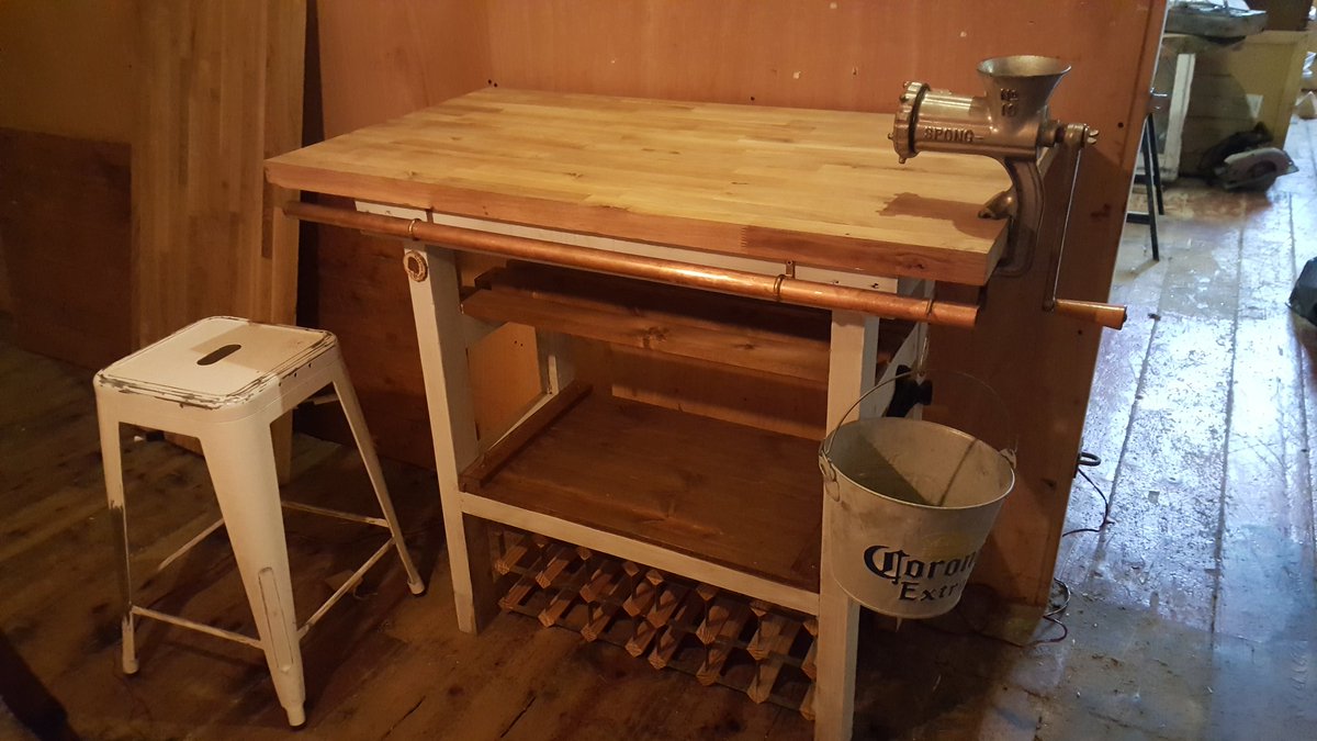 redrerd's tweet photo. Happy with this butcher's block will see lots of use over Christmas #recycle #salvage @EcoCreateHour @ArtofRecycle @ThriftFest https://t.co/MFP6pORl24