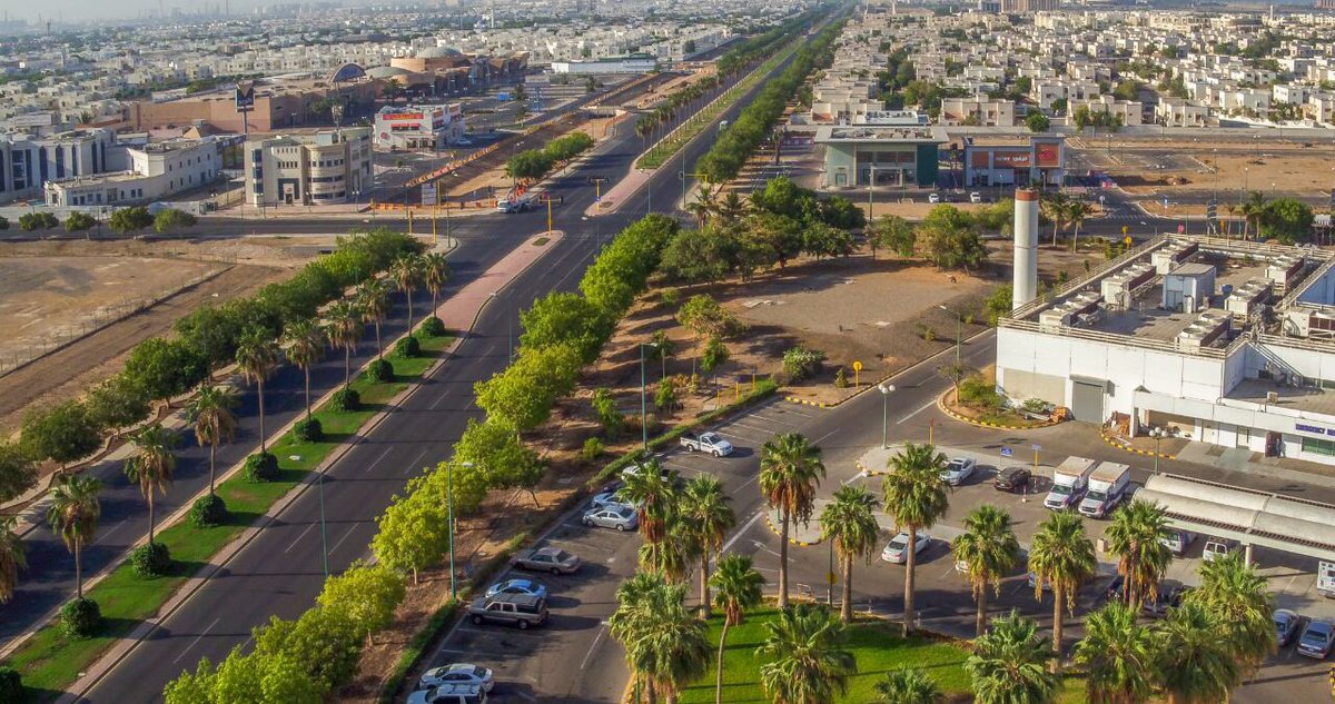 الهيئة الملكية بينبع Auf Twitter قامت الهيئة الملكية بتمديد 3000 كلم من الالياف البصرية في مدينة ينبع الصناعية وربط أكثر من 25 000 وحدة سكنية و 357 وحدة تجارية وصناعية بشبكة الالياف البصرية أول مدينة ذكية في السعودية Yanbu Industrial City