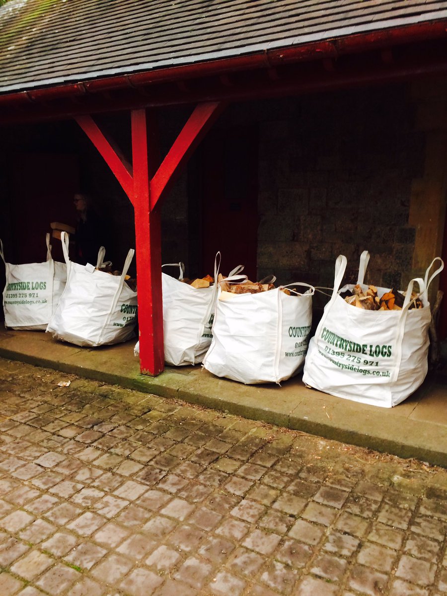 CountrysideLogs's tweet photo. A day delivering dumpy bags! https://t.co/z6YHhsiyEk #firewood #logs #kiln #dried https://t.co/lBPROuCdBF