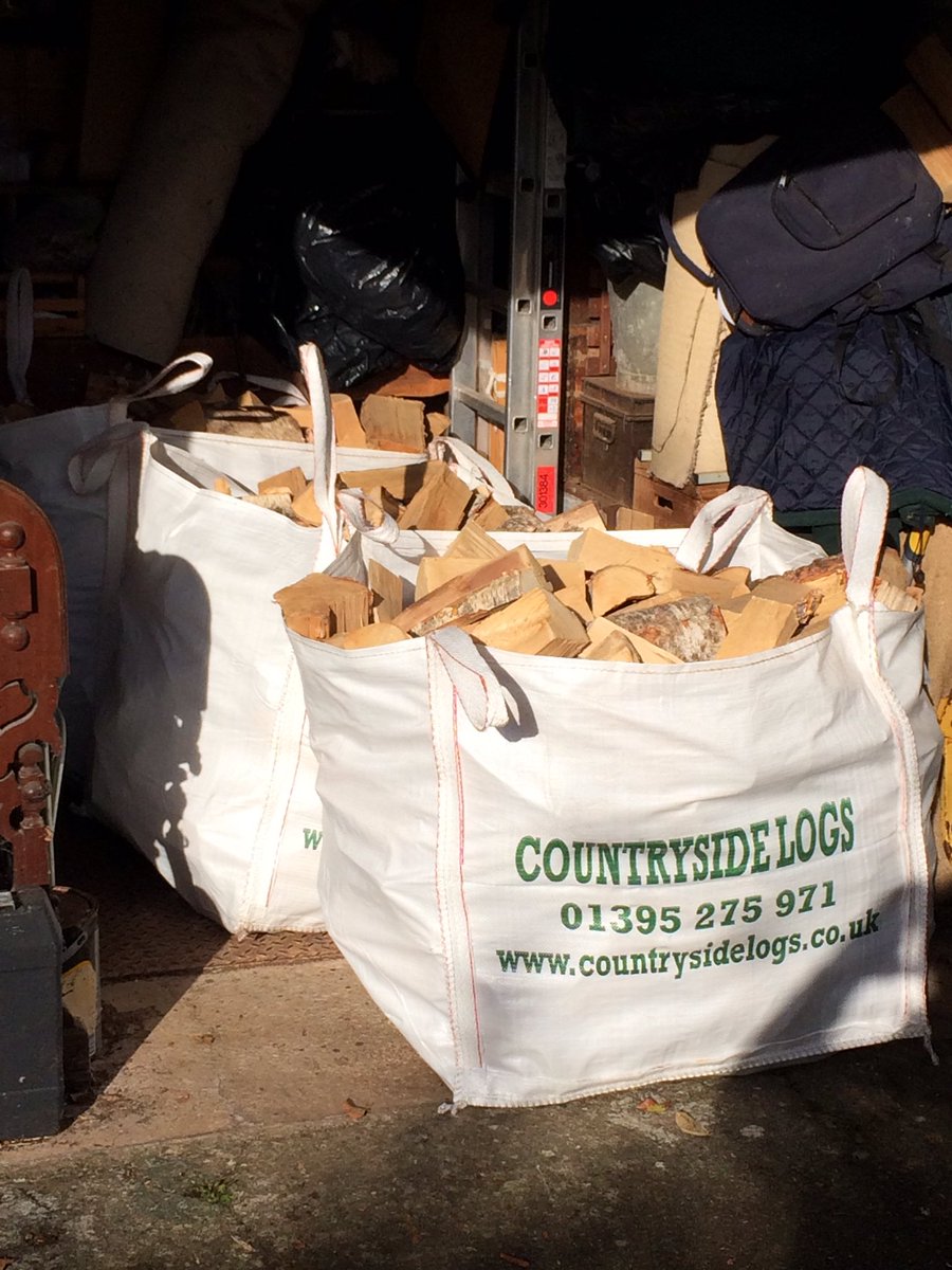 CountrysideLogs's tweet photo. A day delivering dumpy bags! https://t.co/z6YHhsiyEk #firewood #logs #kiln #dried https://t.co/lBPROuCdBF