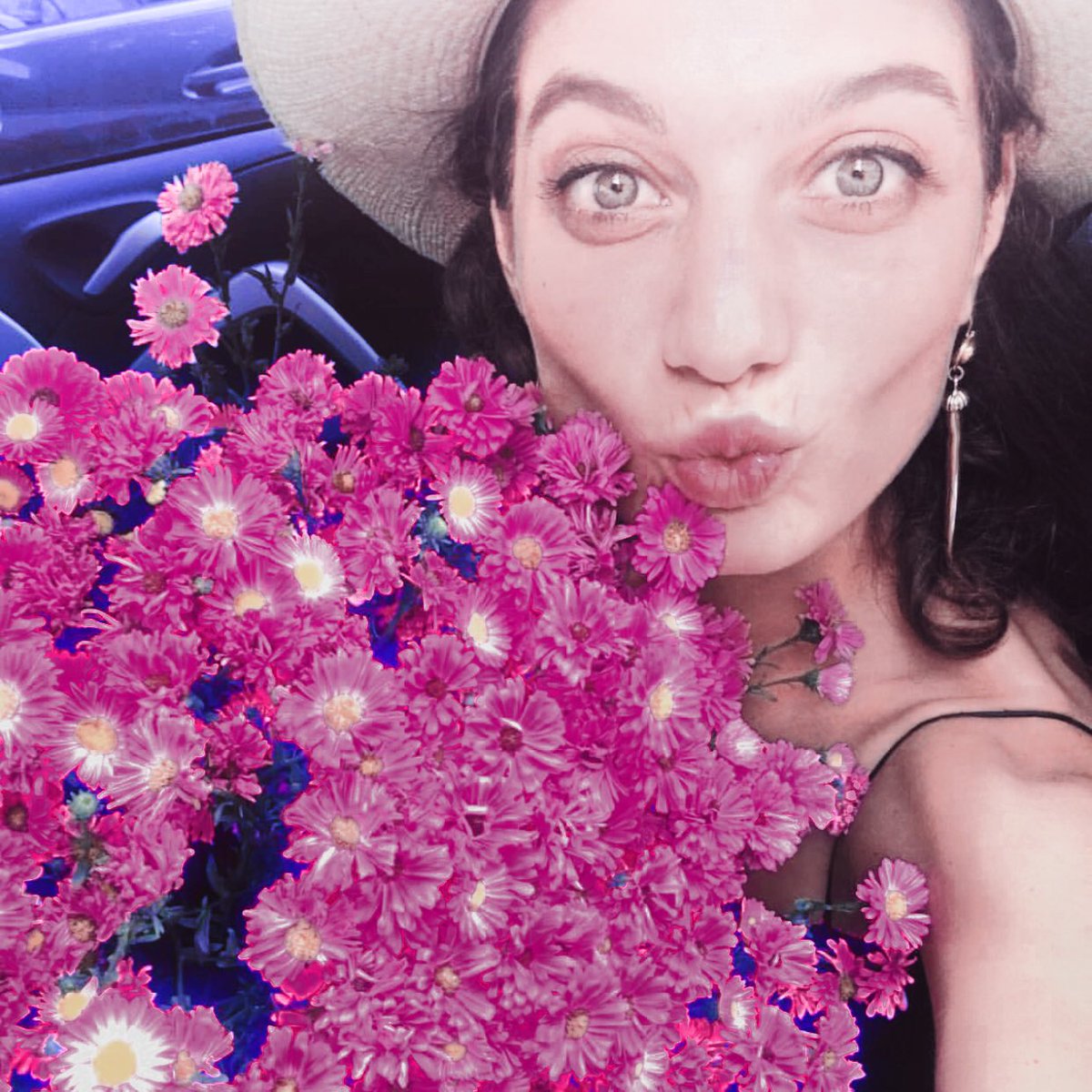 izorked's tweet photo. Çiçek 🌸💕. #GulcanArslan https://t.co/QQ7BnY2aEo