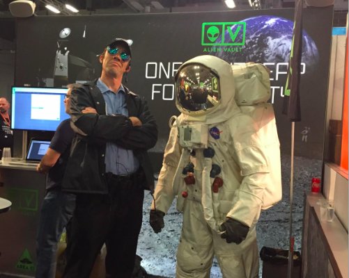 LevelBlueCyber's tweet photo. #Spiceworld2017 was out-of-this-world! @securitybrew shares highlights from the @alienvault booth & show floor: https://t.co/qPduuVot7p https://t.co/8pc5QJqWFN