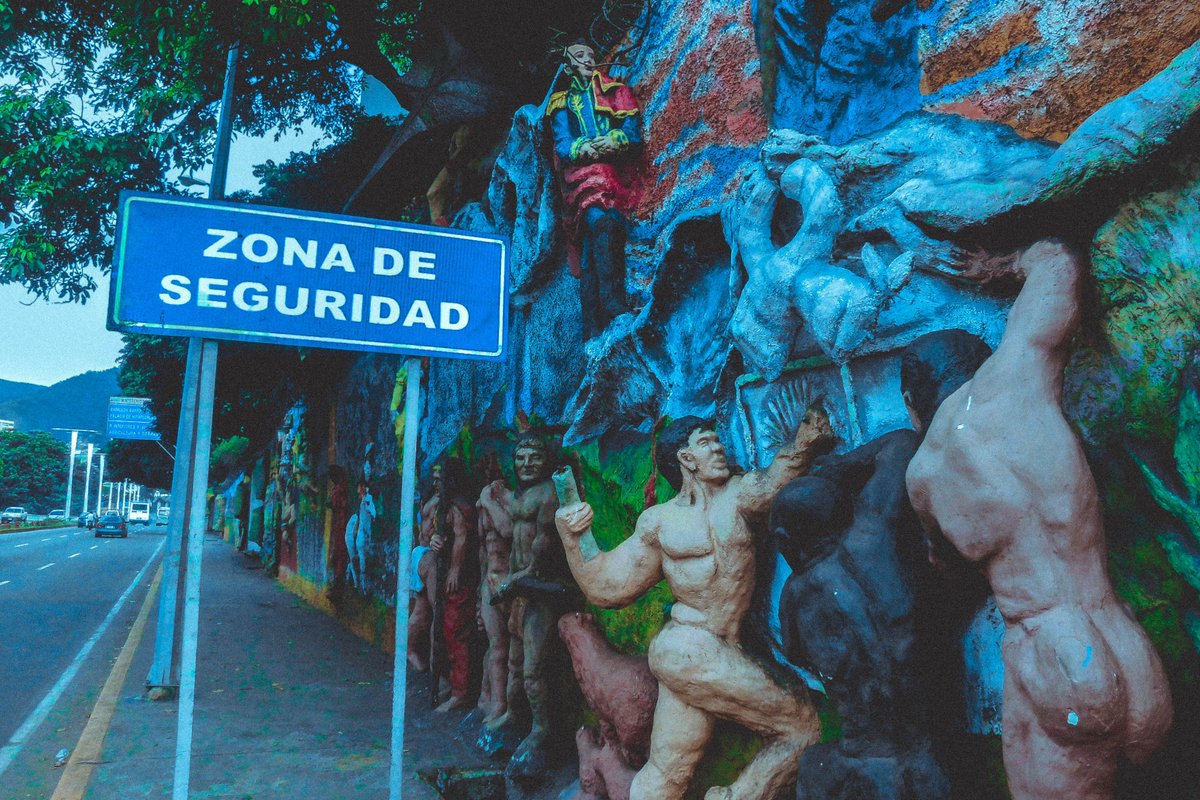 DesdeLaStreet's tweet photo. 🇻🇪 Las obras maestras del arte tienen a los ricos por esposos, pero a los pobres por amantes.  #Urban 🇻🇪 

Shot and color by. @ysanogs https://t.co/UtwEGRSs9B