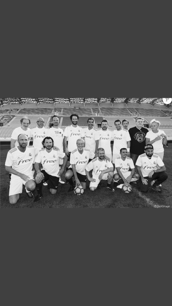 PierreMenes's tweet photo. Match de l’asso « plus fort la vie » avec tous mes amis au stade Jean Bouin https://t.co/fcEONei5Ej