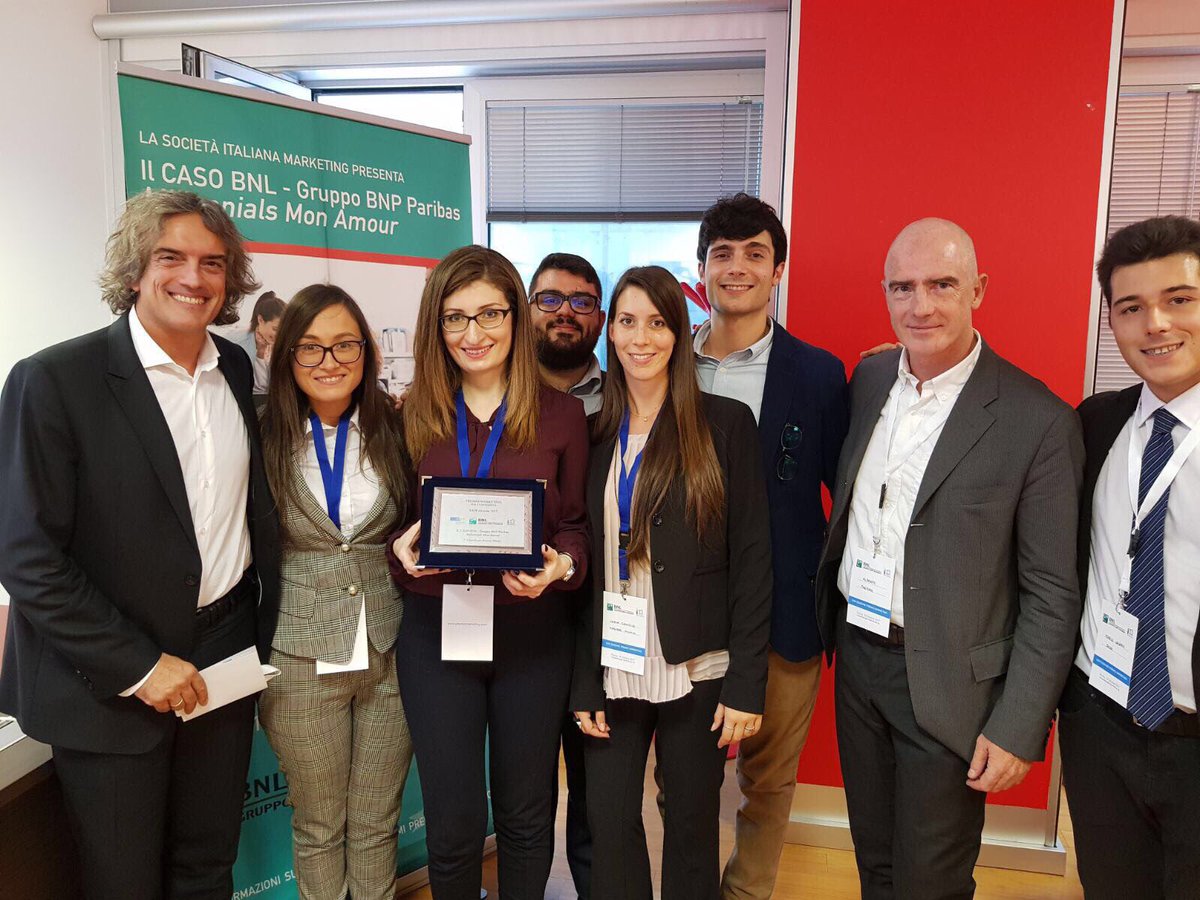 ilagentile92's tweet photo. Vincitori della XXIX edizione del #PremioMarketing, dopo aver affrontanto il caso BNL: Millennials Mon Amour. Thanks to #mastermumm . https://t.co/liwGk5546L