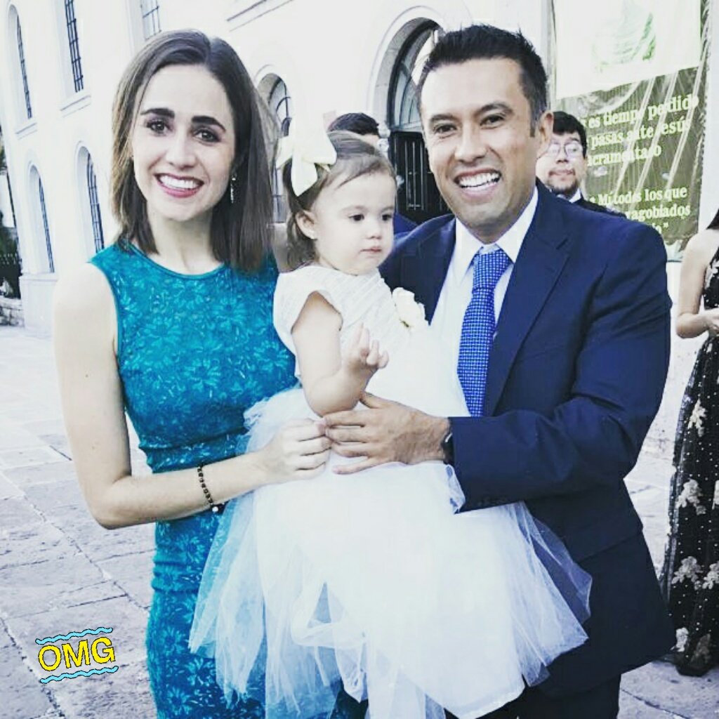 PattyLinden's tweet photo. Cuando #MiniPaty hizo su debut de pajesita jajaja #MiFamilia 🔝 https://t.co/7kVqNOPInB