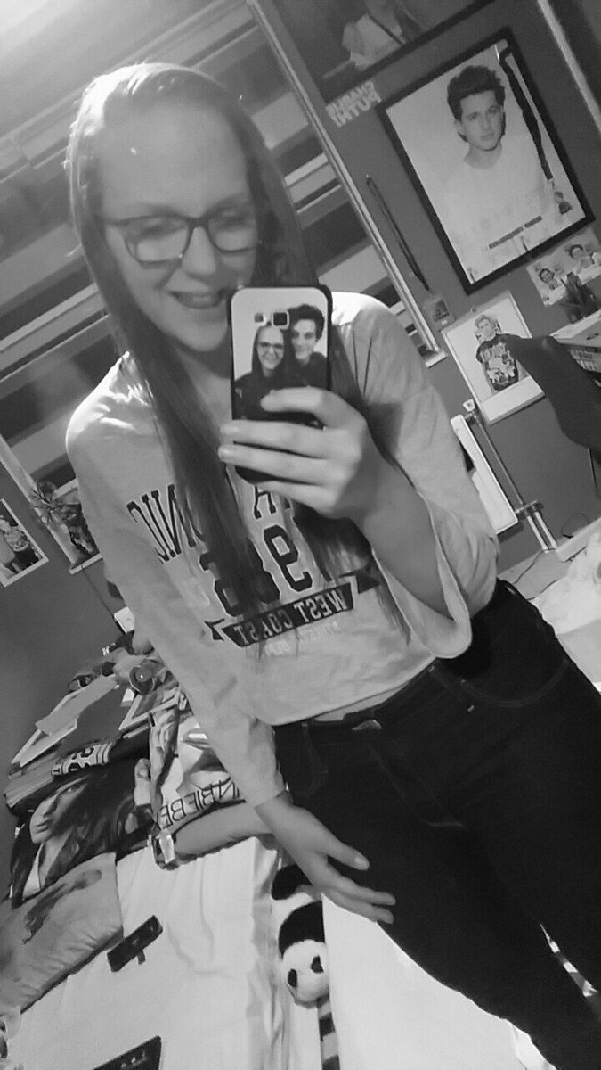 AlyssaSPNcons's tweet photo. Don't let go, keep a hold๐
#BeautifulForAndrew
#BeautifulForFroy
#SelfieForSeb https://t.co/YtzfPNTC4e