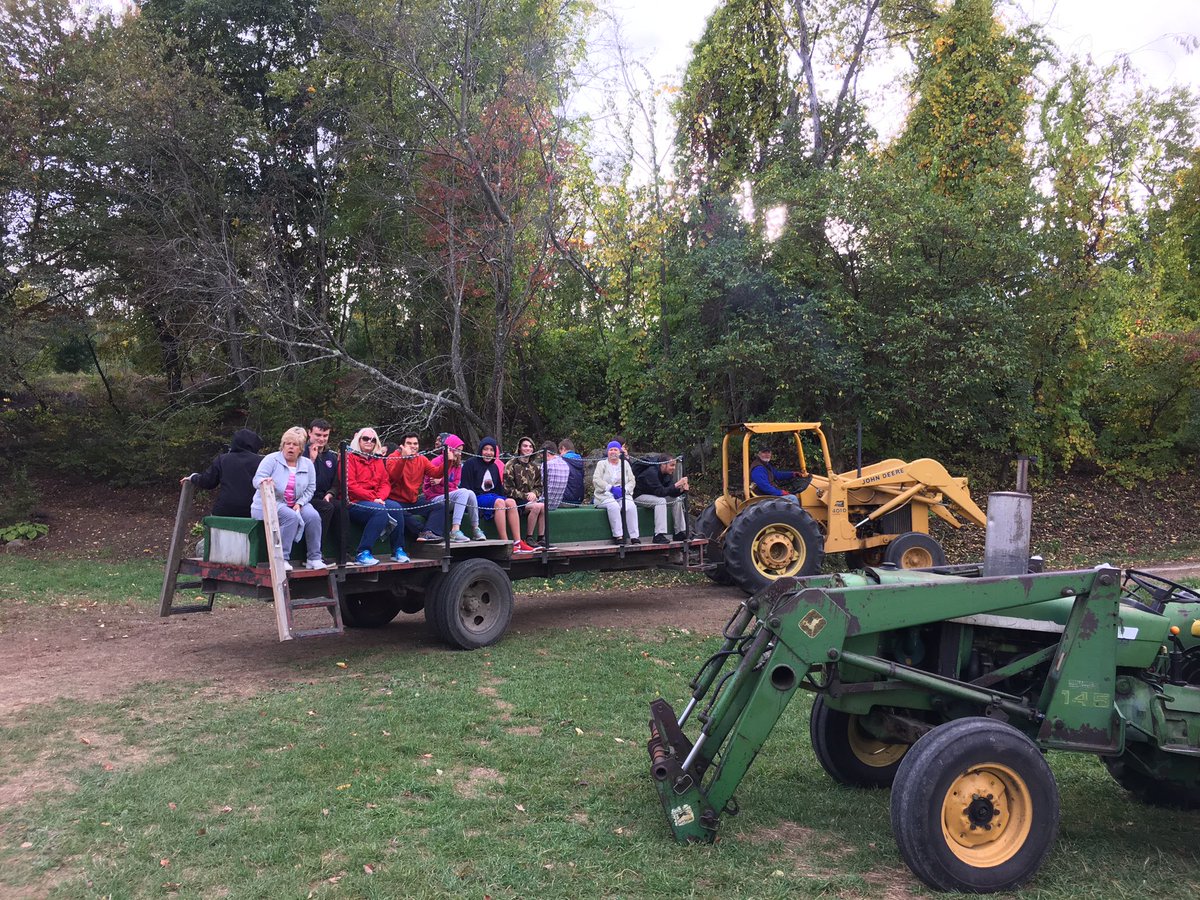 LABBBREC's tweet photo. #LABBB #Applepickers have arrived at the orchard https://t.co/wVQo9ahWiI
