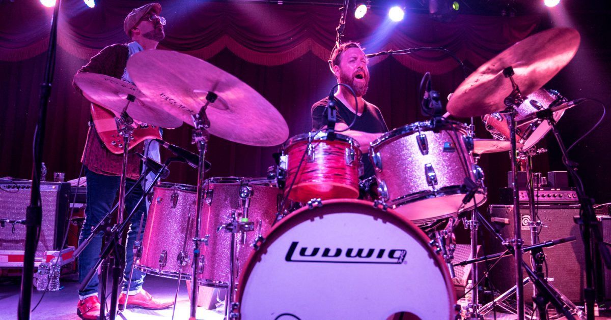 Signature_Chi's tweet photo. .@RussoAlmostDead is coming back to Chi in February and we. can't. wait. 
https://t.co/eL1HIcNjZw https://t.co/ZA6jXKktkO