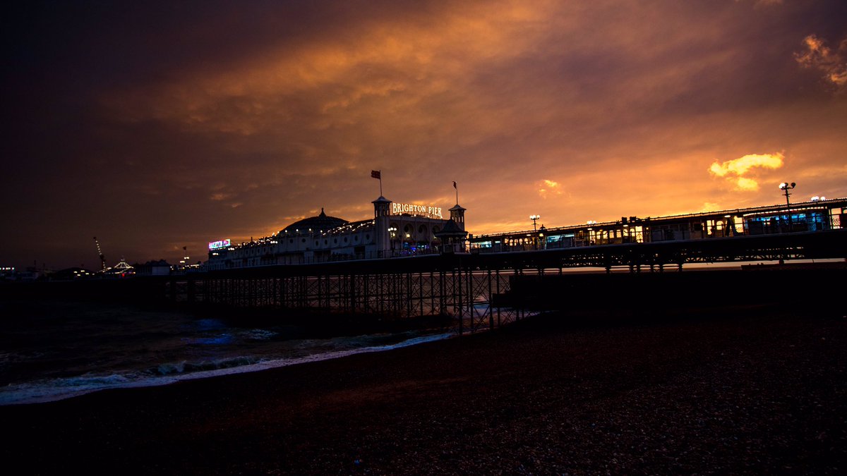 hanban25's tweet photo. The atmosphere has been mental in #Brighton this afternoon. The perfect time to photograph her in all her glory. #REDSUN #RedFMOphelia #dslr https://t.co/RzrHT18whf