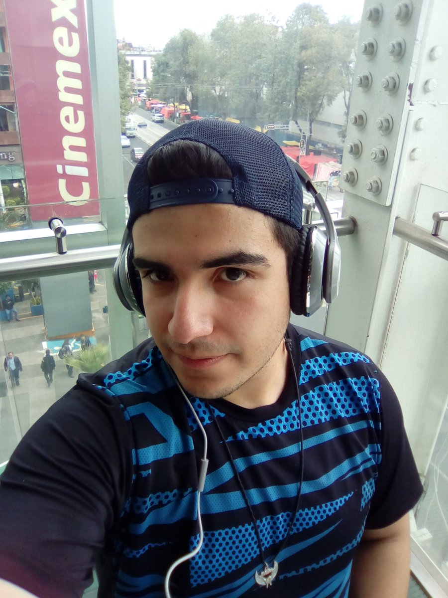 Diego_Guadarra's tweet photo. #HoyEsUnDiaEspecialPor Ya por fin estrenar audífonos. 🎧🎶🎵🎶🎵🎶😎😍👏🏼👏 #Music #LinkBits #16octubre #BuenLunes #FelizLunes #LunesDeGanarSeguidores https://t.co/kMlg1vJPgg