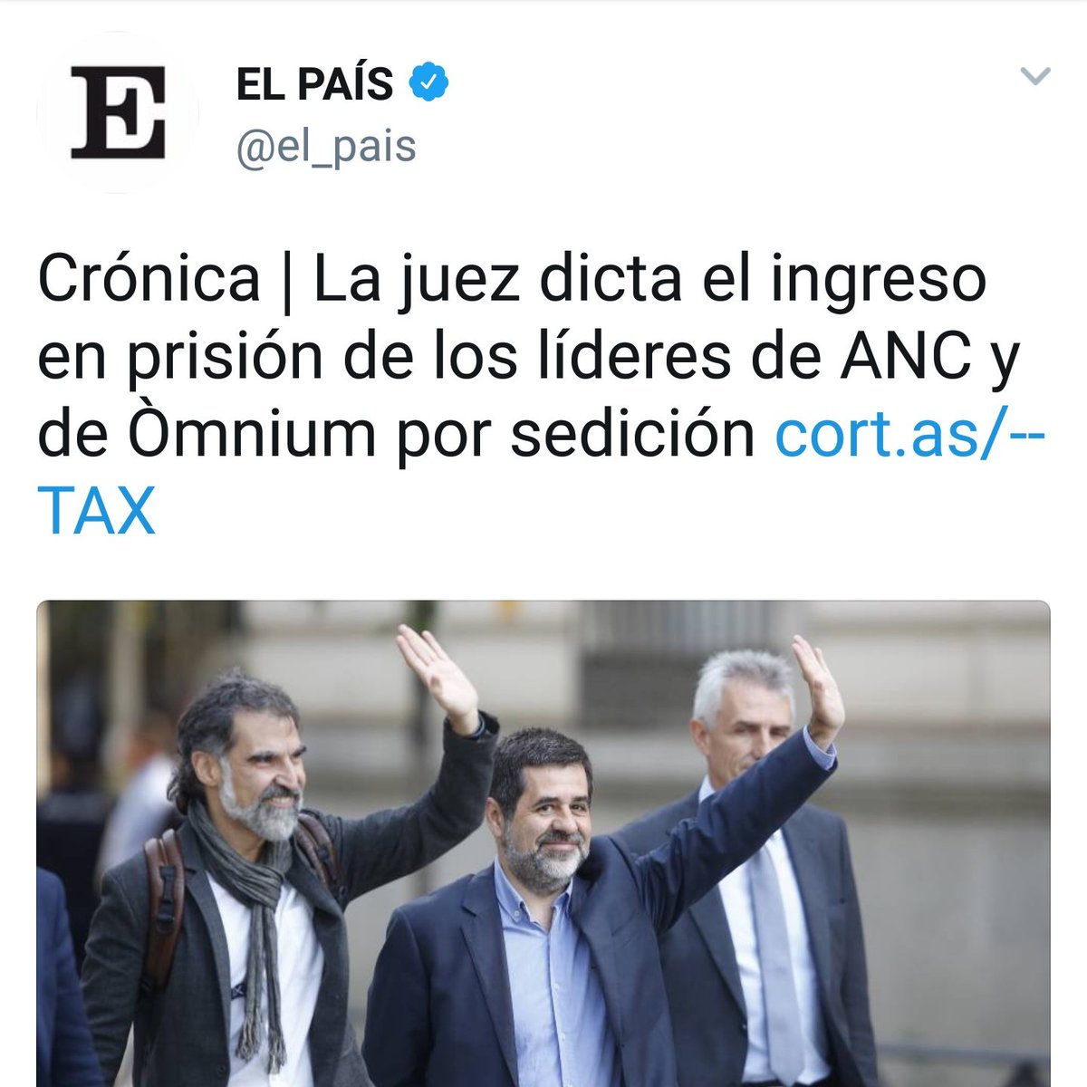 HaritzPerez's tweet photo. 80, 40, 10 urte pasa dira eta espainiar errezeta ez da aldatu.
Ez zaudete bakarrik, demokratak #KataluniaGara!
#llibertat https://t.co/nVpatXx5jh