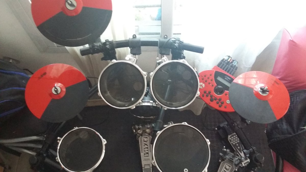 GabrielSerazin's tweet photo. Y un día volvió a #dbdrums a mi poder. #BateríaElectrónica #Apracticar https://t.co/Wvl7vSU95G