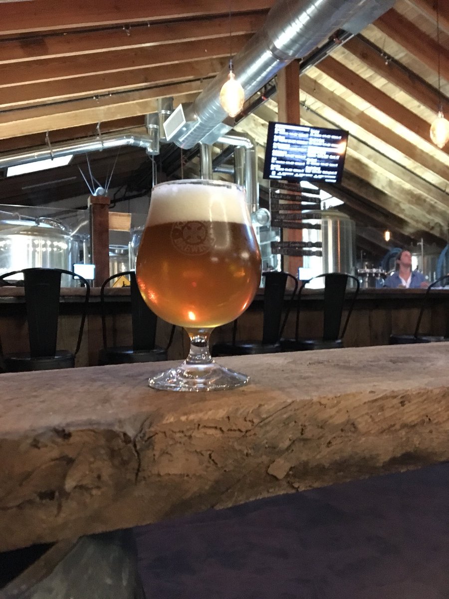 KinsmenBrewing's tweet photo. Monday is about to take-off. Itβs almost 5pm. Head over and grab a #flight πΊ Bring #pizza and #wings and #KinsmenAndChill #TheWeekendIsntOverYet https://t.co/WJ2gHQPZIx
