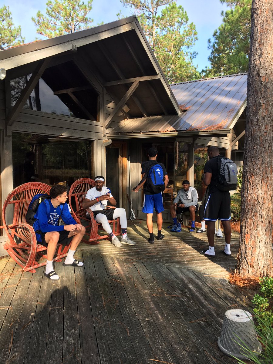 coachyoung_21's tweet photo. Quality time with the team for our retreat https://t.co/p0ZE0W8j57
