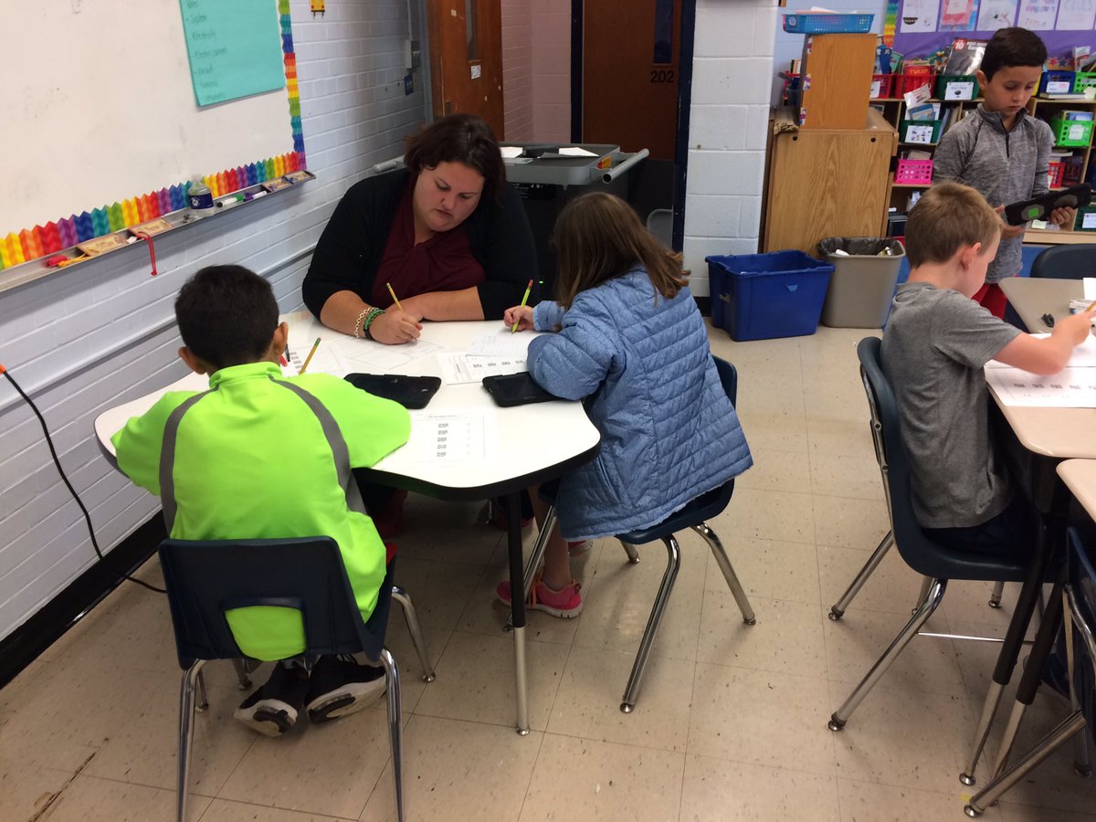 msisaacson's tweet photo. What's not to love about multiplication when you can use the iPads at the same time?! #ultimatefocus #medfieldps #beproudbedale https://t.co/i1KnhVPERO