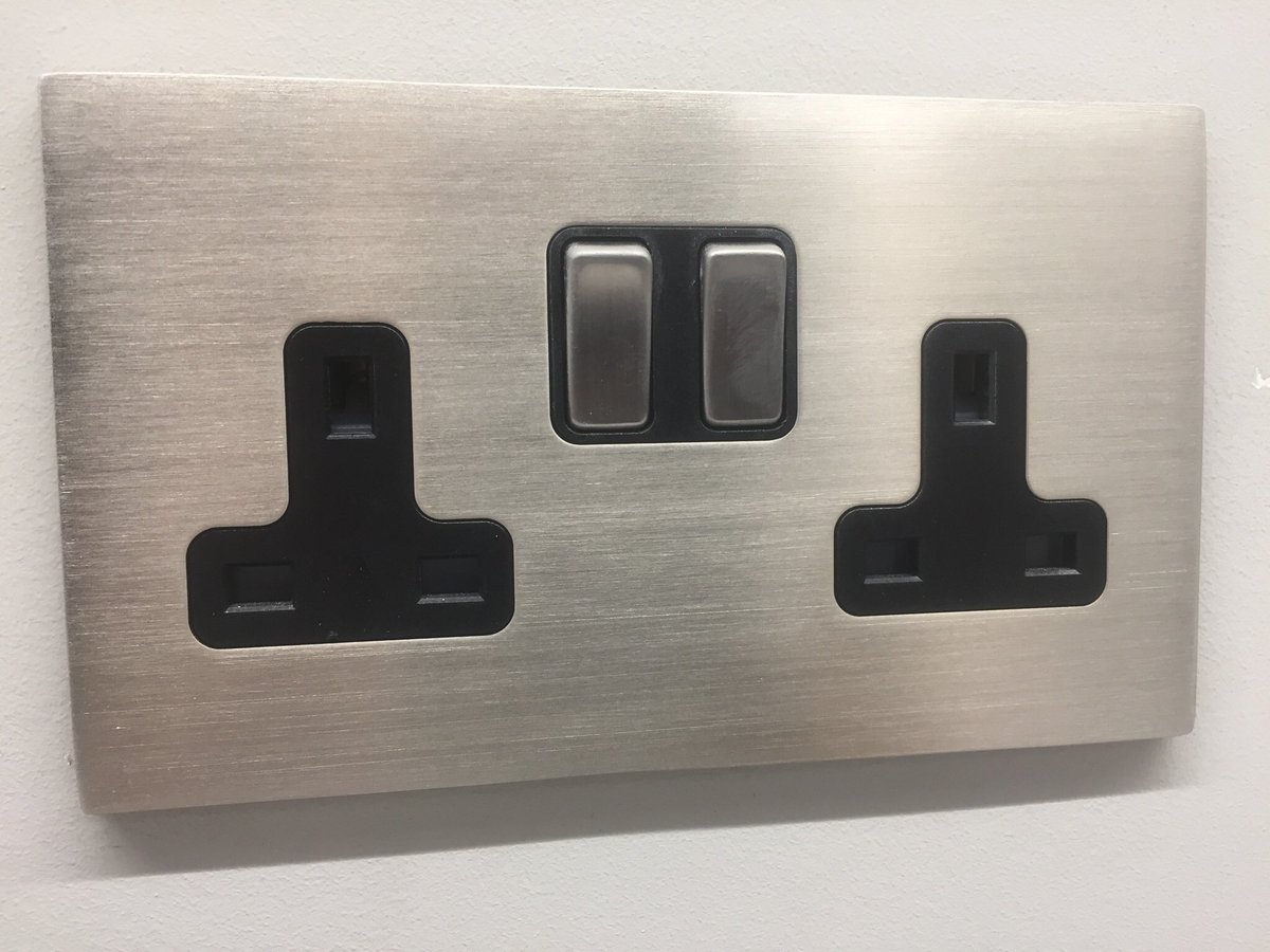 Adrianepdavey's tweet photo. Just seen these in a tweet by @mdserviceshull and they are some nice sockets so let’s vote. RT for left and like for right https://t.co/wkOPKS7jrC